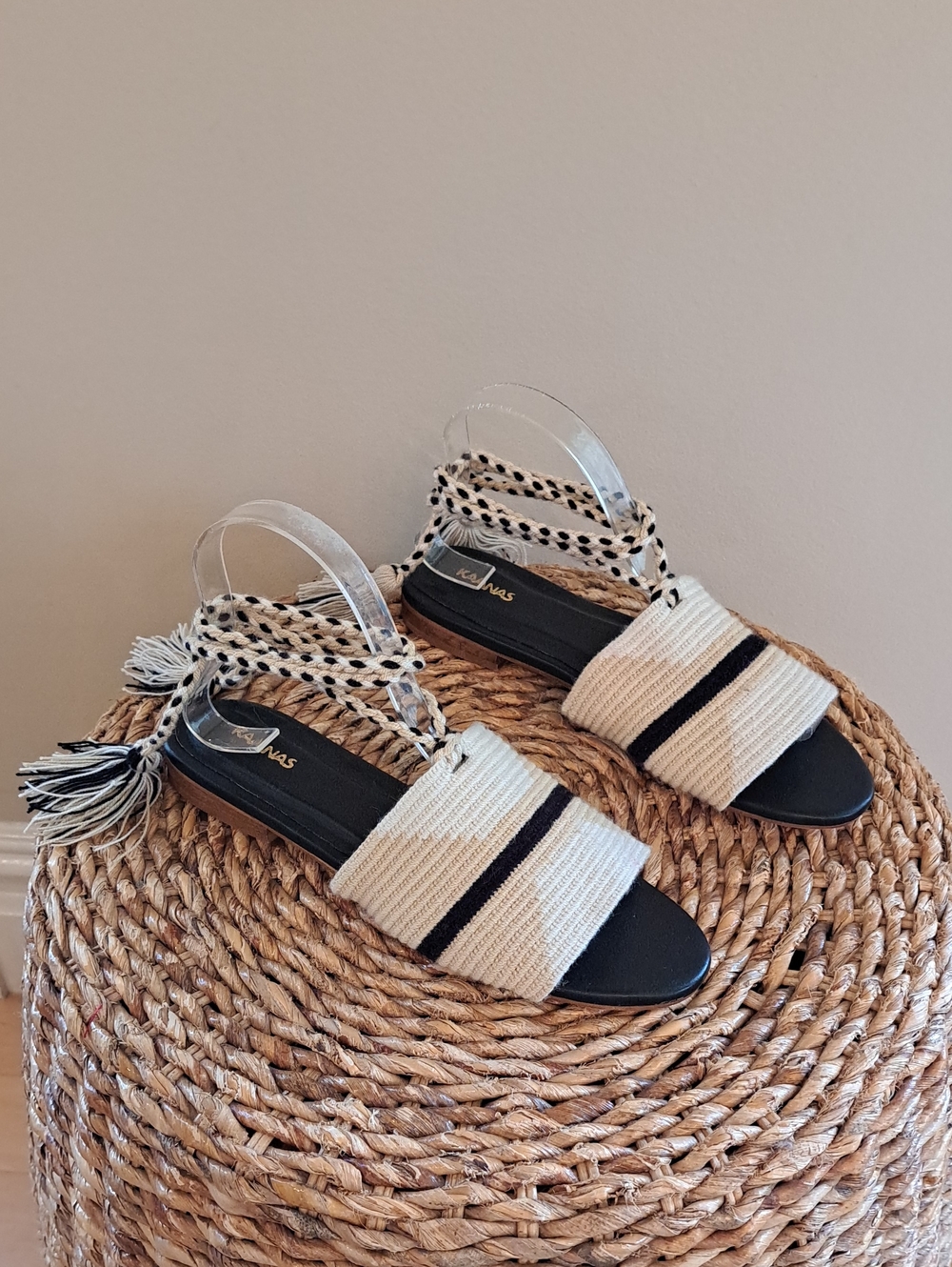 Kaanas Womens Woven Ivory/Black/Beige Lace Up Flat Vacation Sandals 9